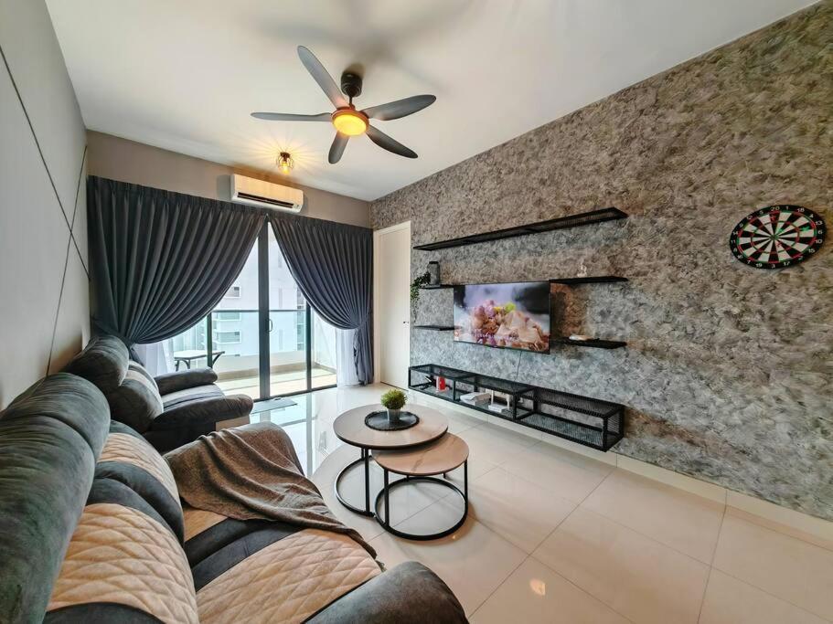 Industrial Design Simfoni 3 Bedroom W Netflix And Wi-Fi Cheras Exterior photo