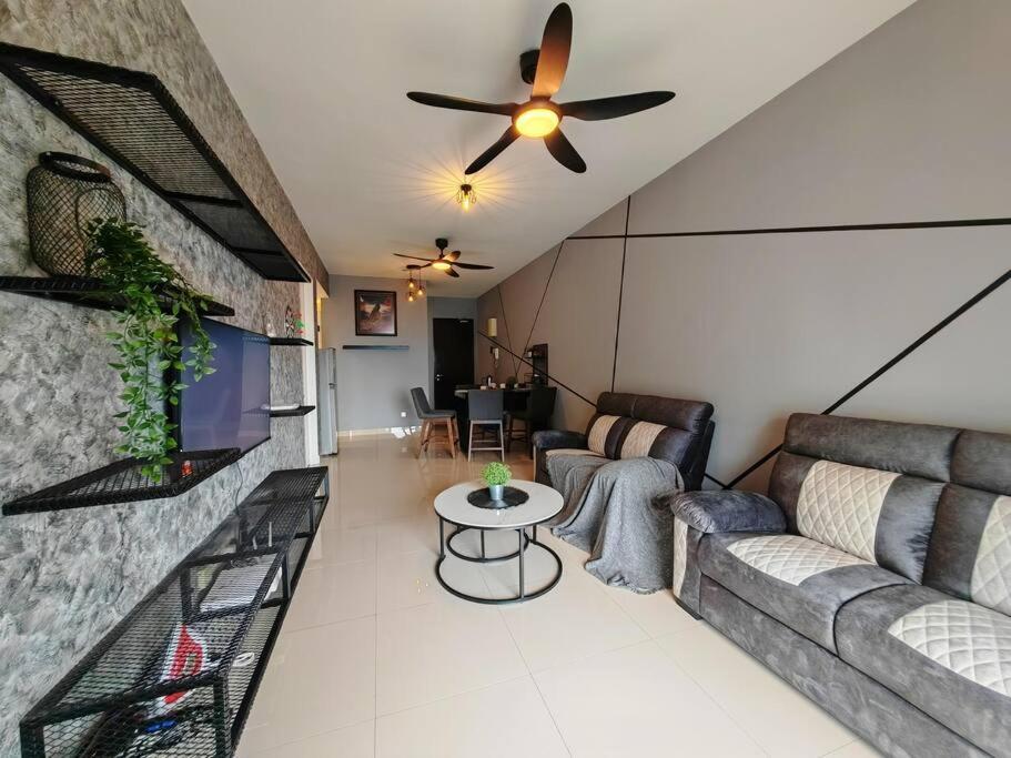 Industrial Design Simfoni 3 Bedroom W Netflix And Wi-Fi Cheras Exterior photo